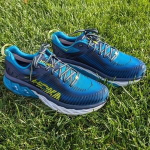 Hoka One One Arahi 2